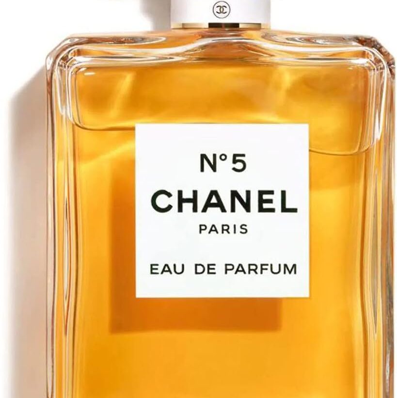 【セレブの香水】リリー＝ローズ・デップ愛用の”シャネル「N°5」”とは。
